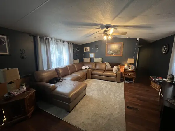8957 Grassy RD, Marion, IL 62959