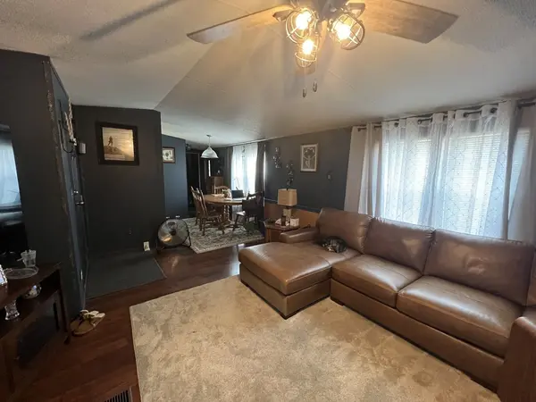 8957 Grassy RD, Marion, IL 62959
