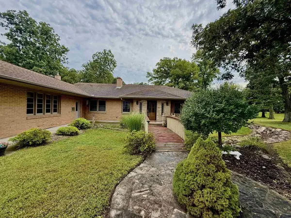 1615 1st St. East, Independence, IA 50644