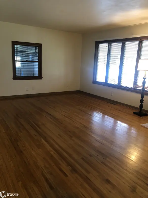 1706 S 11th Street, Oskaloosa, IA 52577