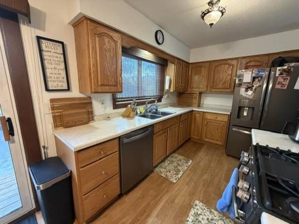 608 S Donnelly AVE, Litchfield, MN 55355