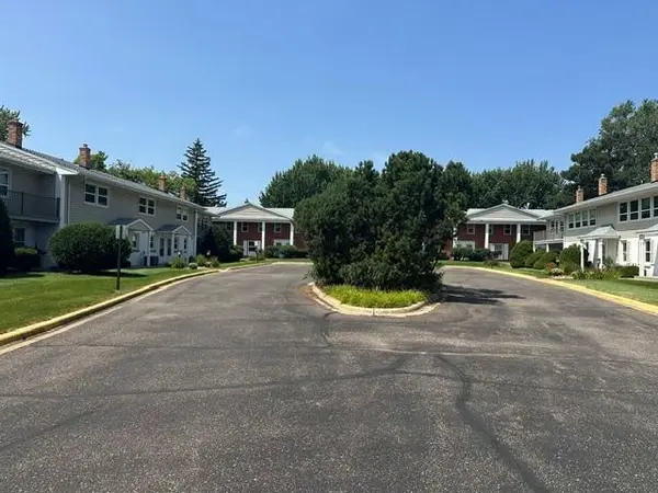 1366 Colonial DR #1366, Roseville, MN 55113
