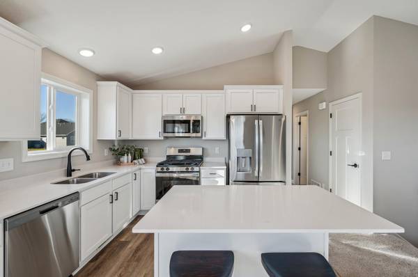 937 Yellowcrest ST SW, Delano, MN 55328