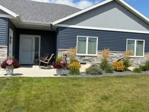 1294 Linden CT, Wahpeton, ND 58075