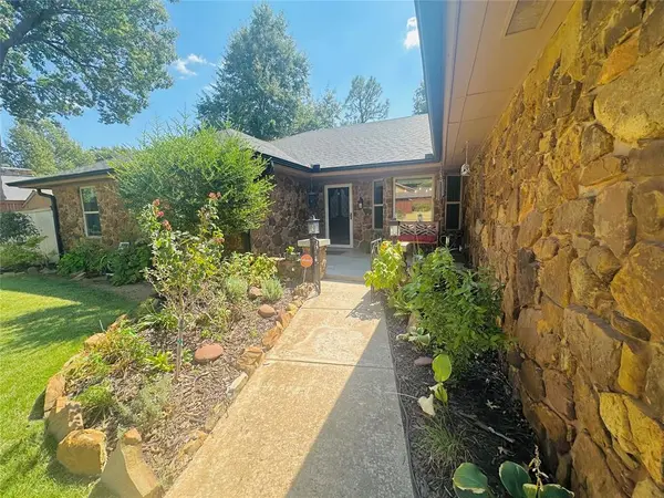3918 Brookhollow RD, Norman, OK 73072
