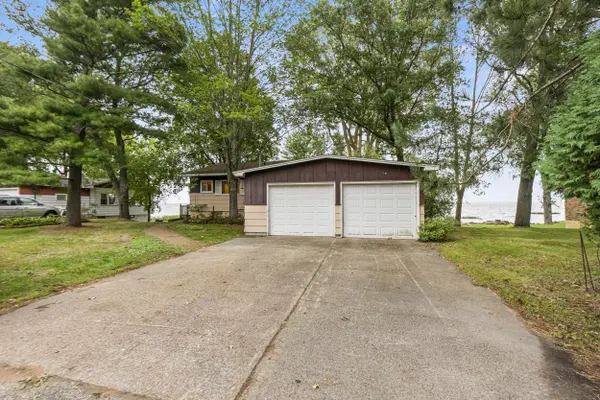 N2564 SHORE DR, Marinette, WI 54143