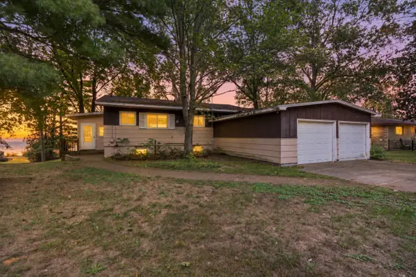N2564 SHORE DR, Marinette, WI 54143
