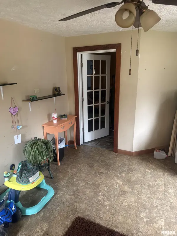 506 W MADISON ST, Athens, IL 61613