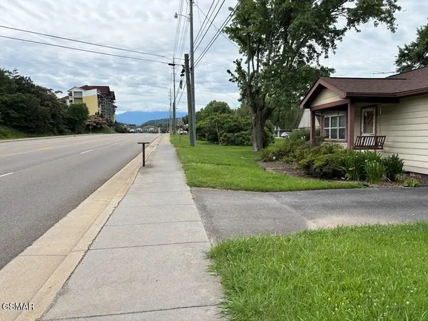 3306 Teaster Lane, Pigeon Forge, TN 37863