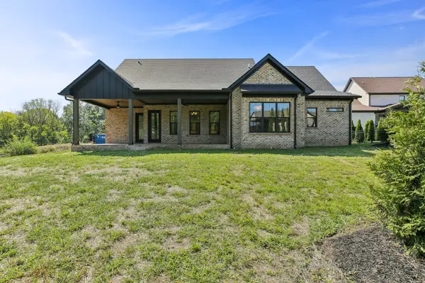 1137 Willow Springs Dr, Lebanon, TN 37087