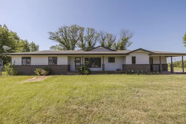 12 N Hawthorne, Valley Center, KS 67147