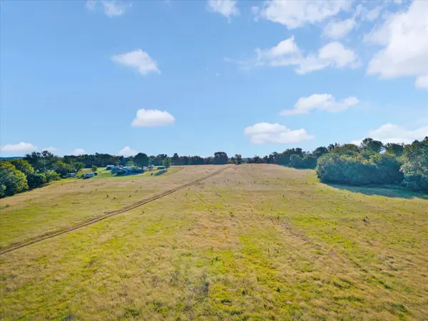 002 S 20th RD, Aldrich, MO 65601