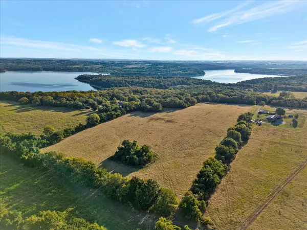 002 S 20th RD, Aldrich, MO 65601