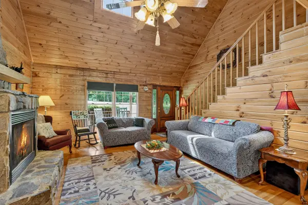 135 Pointe DR, Campobello, SC 29322