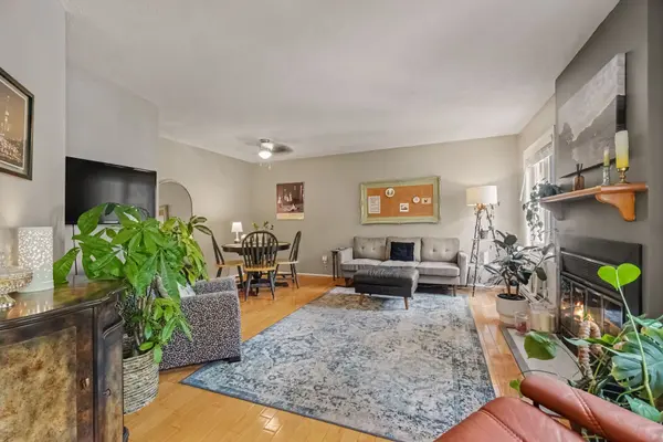 7 Timberview WAY #5, Bells Corners And South To Fallowfield, ON K2H 9M5