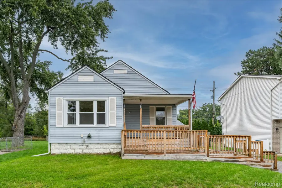 5790 Savoy DR, Waterford Charter Township, MI 48327