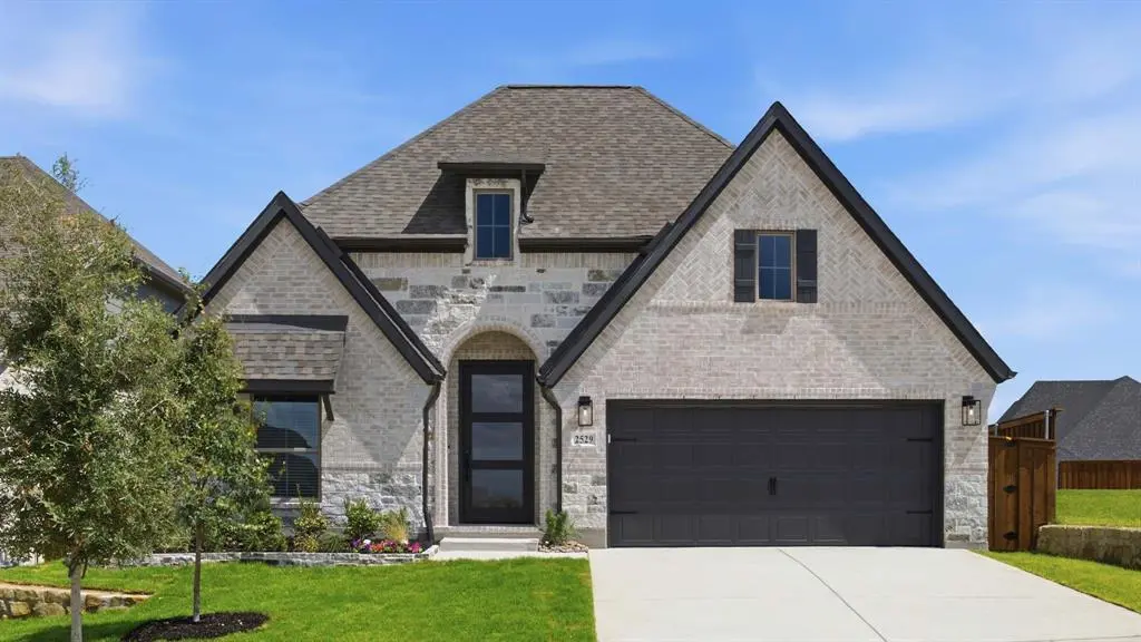 2529 Green Plateau Drive, Fort Worth, TX 76008