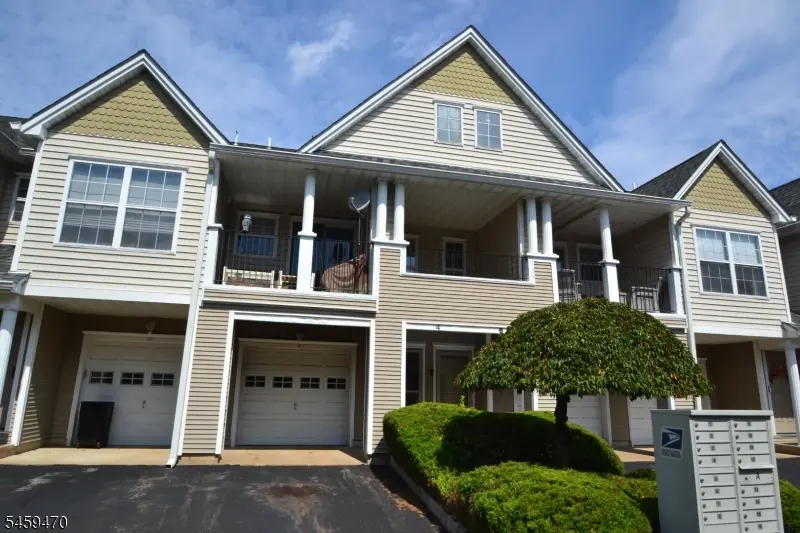 4 Collura Ln, Clifton City, NJ 07012
