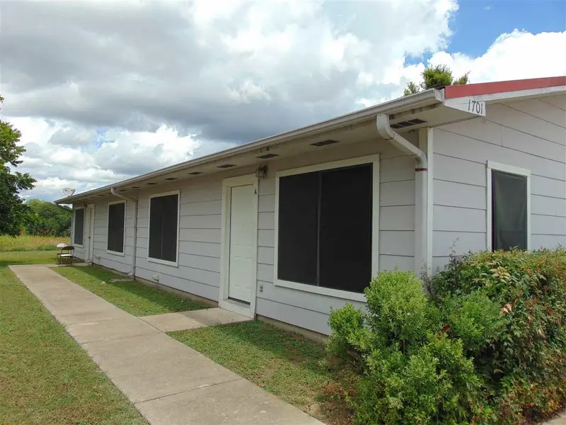 1701B Johnson, Marble Falls, TX 78654