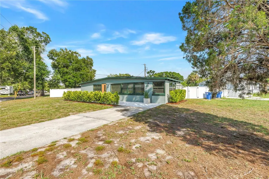 7599 MEADOWLAWN DR N, St Petersburg, FL 33702