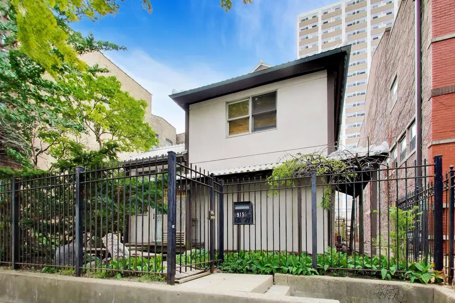 915 W Lawrence AVE, Chicago, IL 60640