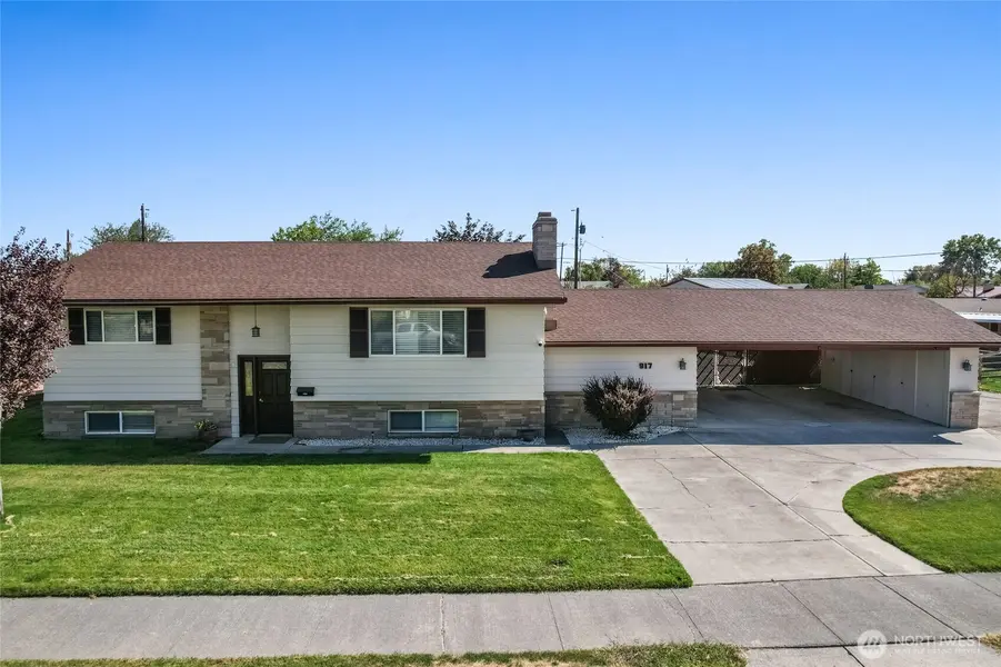 917 S Dahlia DR, Moses Lake, WA 98837