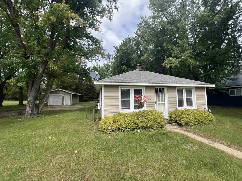 E2026 KING RD, Waupaca, WI 54981
