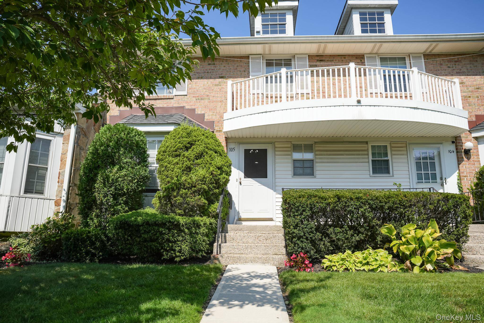 105 Glen WAY, Syosset, NY 11791