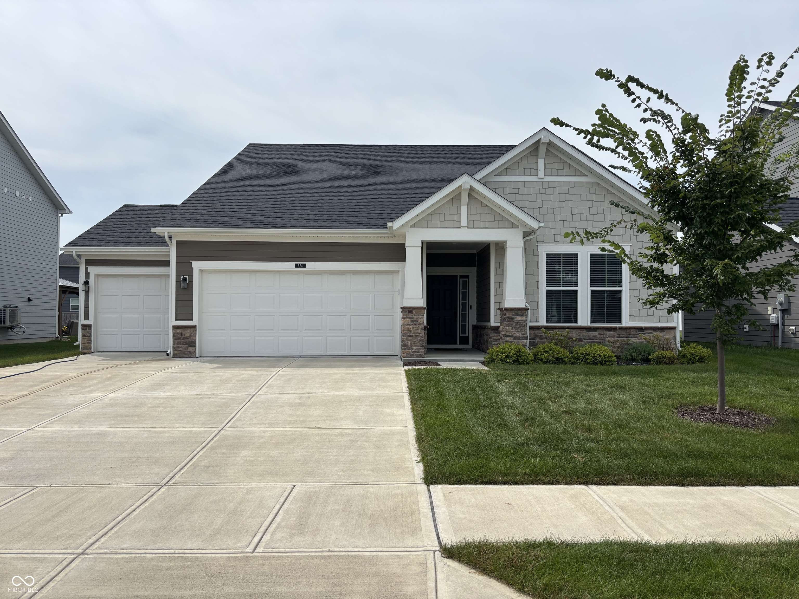 574 Carroll ST, Whiteland, IN 46184