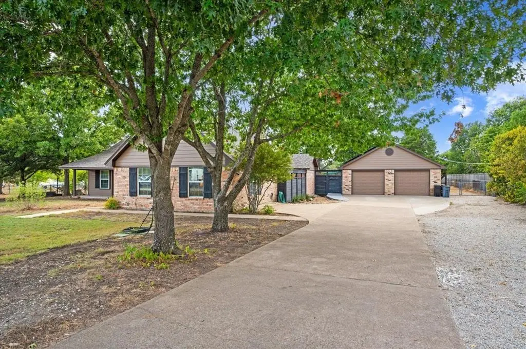 101 Randy Road, Pecan Hill, TX 75165