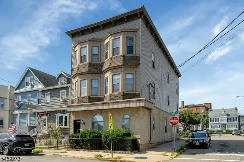 9039 Palisade Ave #4, North Bergen Twp., NJ 07047