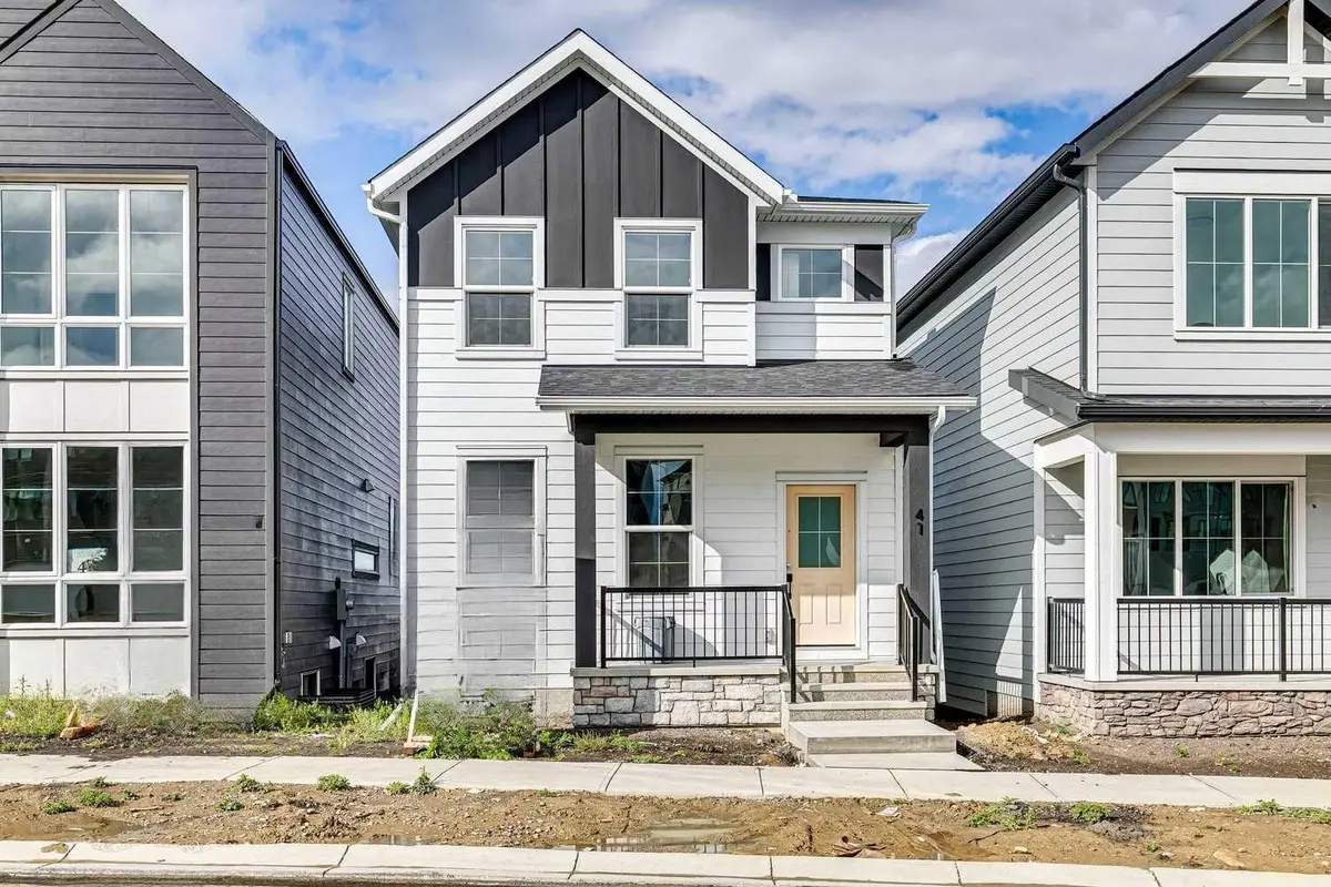 41 Bluerock HL SW, Calgary, AB T2Y 0V7
