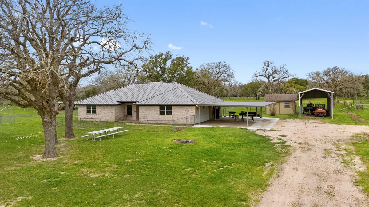 778 County Road 123, Edna, TX 77957