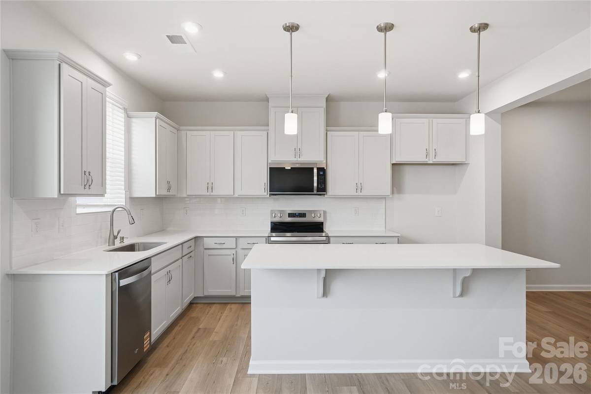 5230 Wyes Oak LN, Charlotte, NC 28269