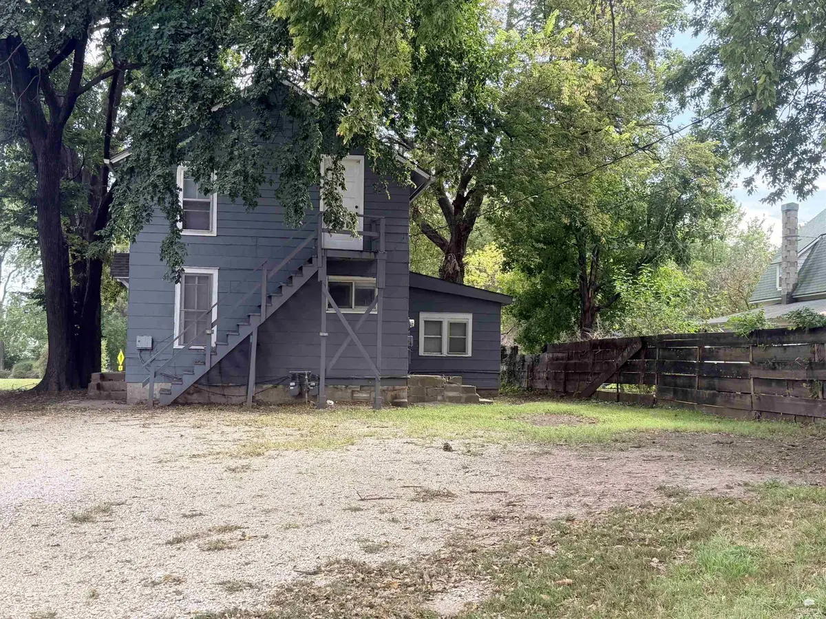 410 Bluemont AVE, Manhattan, KS 66502