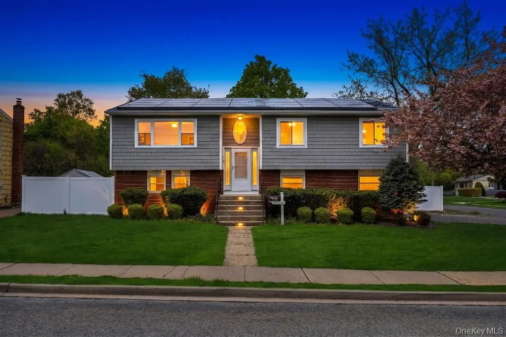 226 Princess ST, Hicksville, NY 11801