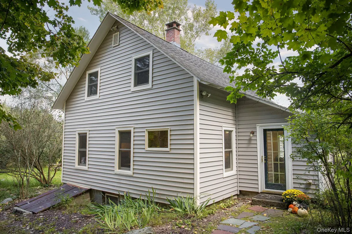 861 Snydertown RD, Claverack, NY 12521