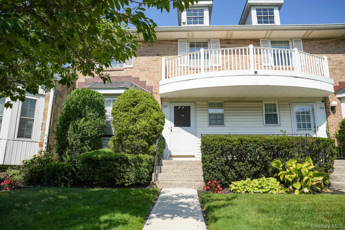 105 Glen WAY, Syosset, NY 11791