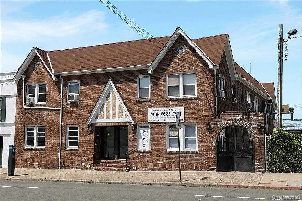 45-11 Little Neck Pkwy, Little Neck, NY 11362
