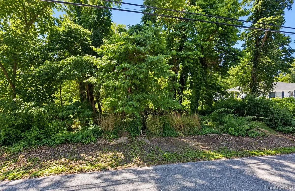 Coates AVE, Holbrook, NY 11741