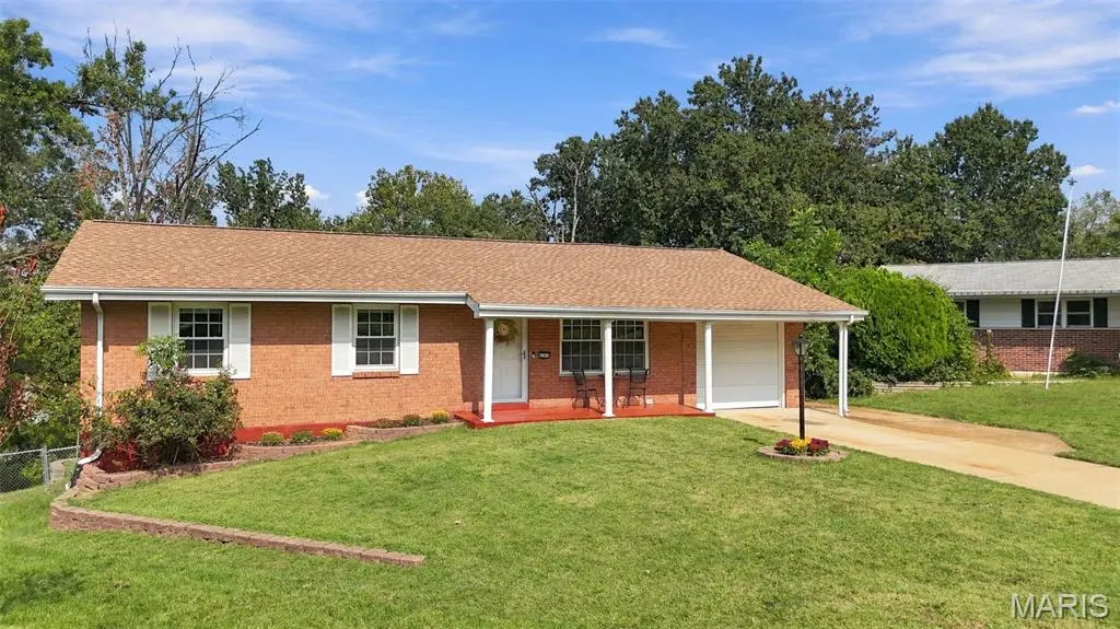 4303 Martyridge CT, St Louis, MO 63129