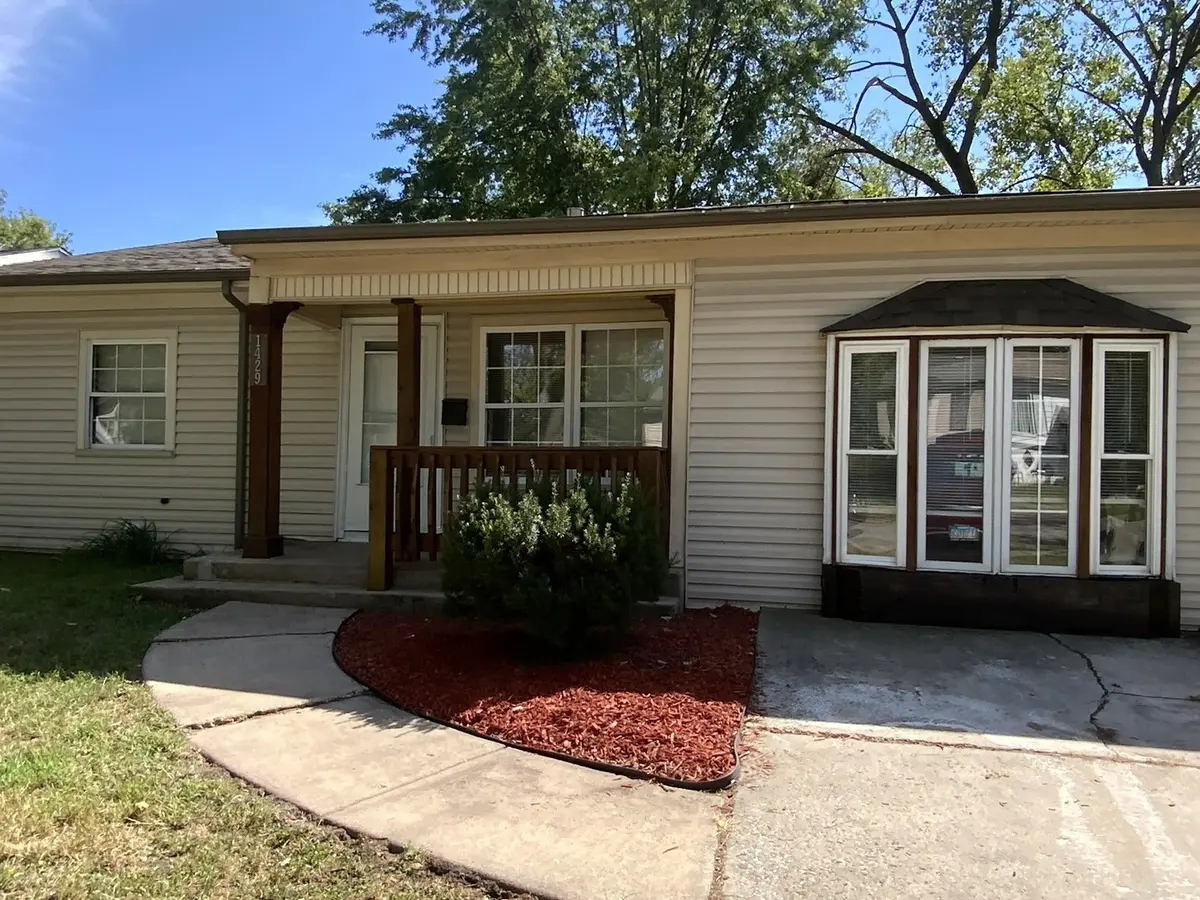 1429 Ambassador LN, Ford Heights, IL 60411