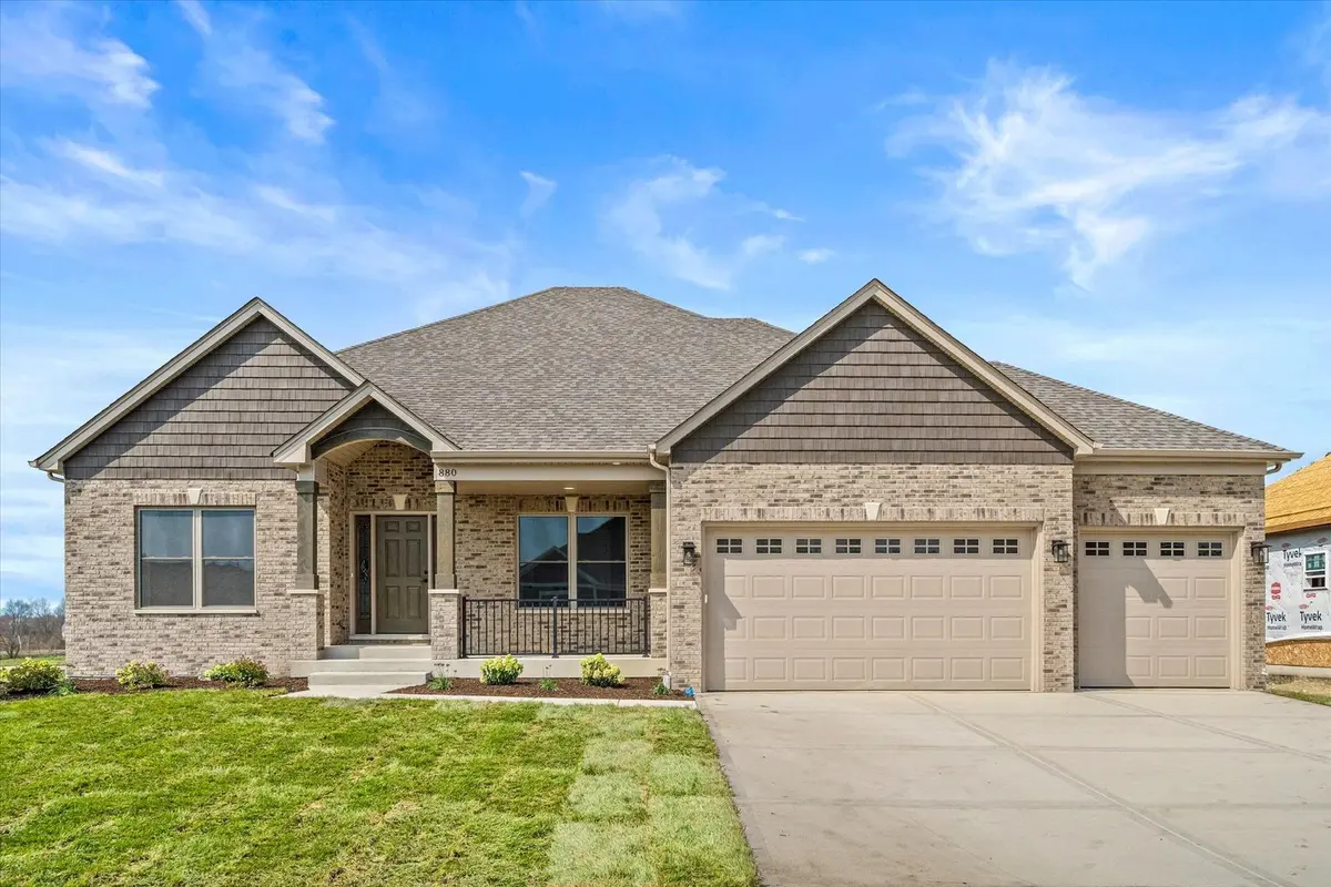 878 Claridge DR, Oswego, IL 60543