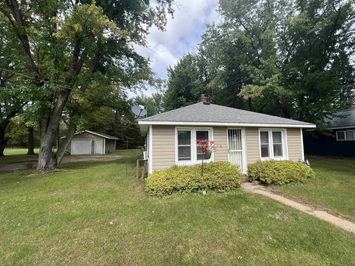 E2026 KING RD, Waupaca, WI 54981