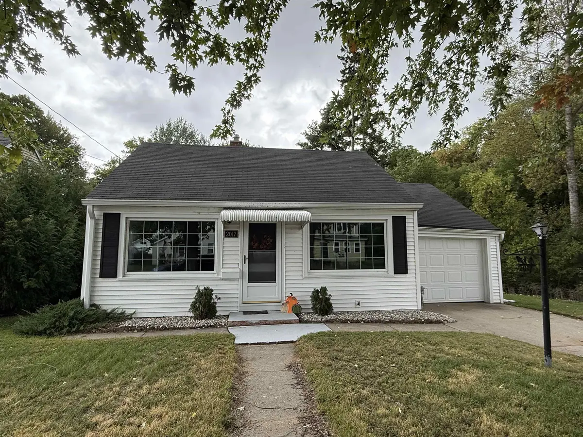 2017 10TH AVE, Menominee, MI 49858