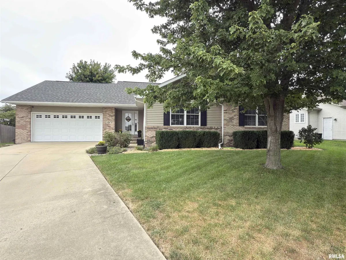 415 Piazza LN, Chatham, IL 62629