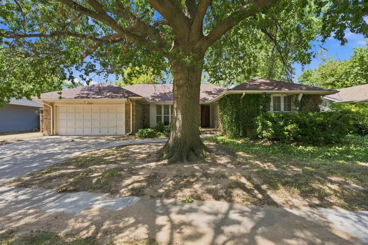 1343 N Caddy Ln, Wichita, KS 67212-4207