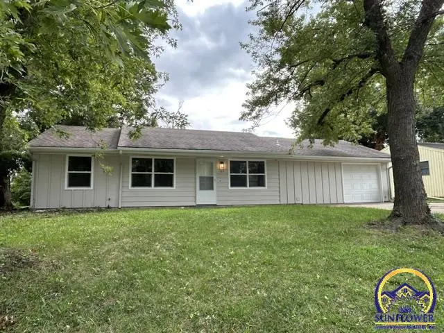 1103 SW 32nd St, Topeka, KS 66611