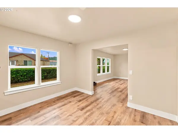 211 SHERMAN ST, Amity, OR 97101