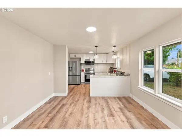 211 SHERMAN ST, Amity, OR 97101